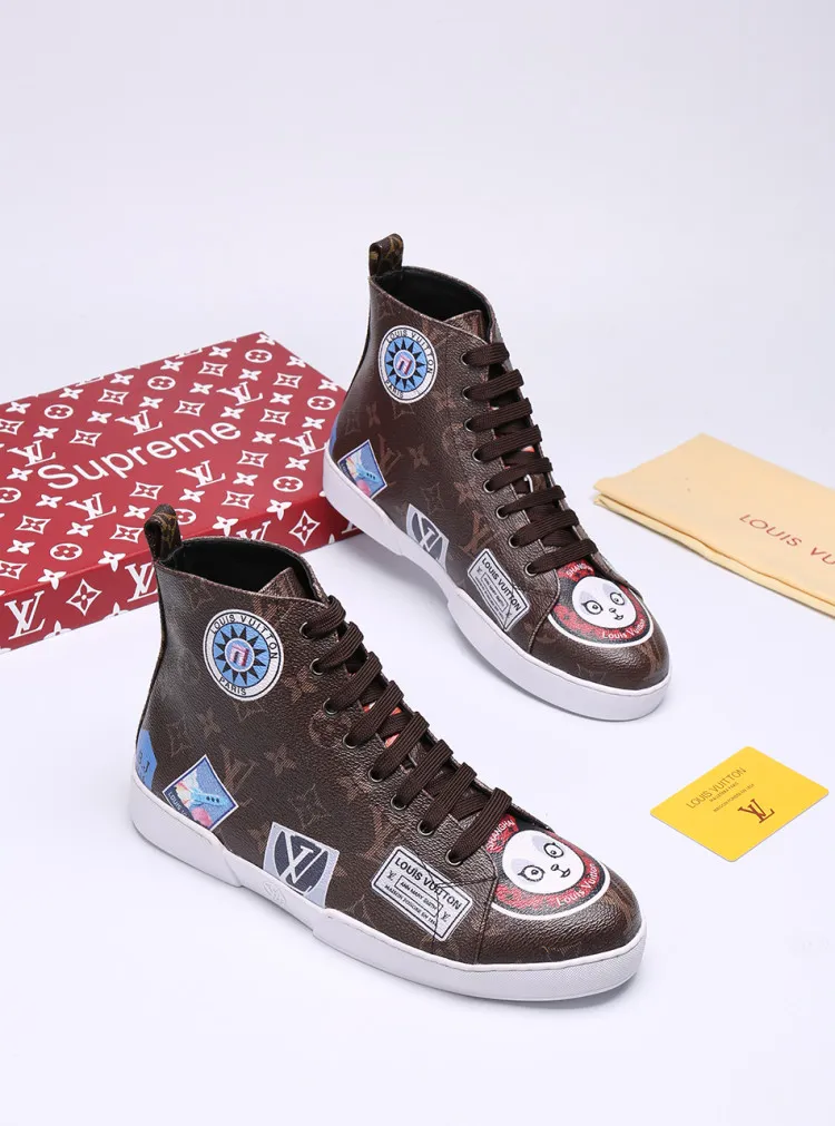 Factory price: 400💰 [LV] Animal series limited edition high-top sports shoes for men, L classic print, new autumn and winter style, original replica, 1:1 Counter quality, the fabric is Italian 🇮🇹 imported cowhide ➕🇮🇹 pure sheepskin lining ➕ original outsole, 🔍🔍 high quality, you can go in and out of the counter at will, welcome to compare, the outsole line will never be unglued, all sellers are welcome to sell in the picture above, can be shipped in one piece, code number: 38-44 (45 codes can be customized)